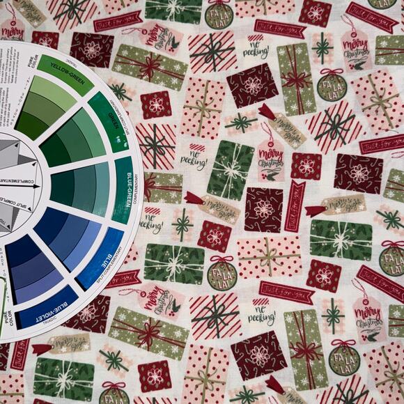 Presents, Gifts Tags & Bows - Christmas Village - Riley Blake Designs - 1 Yard - Picture 5 of 8